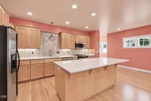 720 G St, Jacksonville, OR 97530 - Photo 9