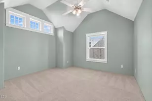 720 G St, Jacksonville, OR 97530 - Photo 23