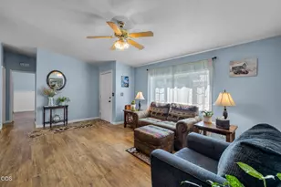 2808 SW 25th St, Redmond, OR 97756 - Photo 3