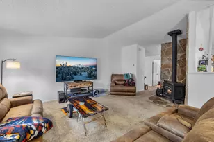 61510 Maid Marian, Bend, OR 97702 - Photo 17
