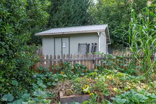 403 Black Tail Ln, Shady Cove, OR 97539 - Photo 23