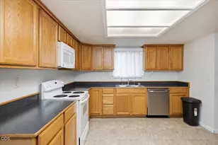 612 S Ivy St, Medford, OR 97501 - Photo 5