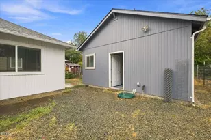 612 S Ivy St, Medford, OR 97501 - Photo 17