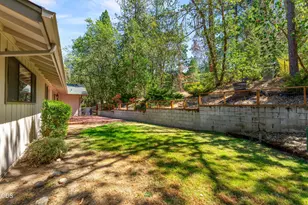 340 Dawn Allan Dr, Grants Pass, OR 97527 - Photo 23