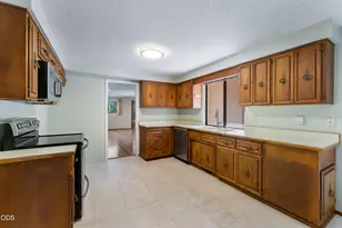 340 Dawn Allan Dr, Grants Pass, OR 97527 - Photo 5