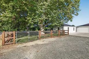 4785 Fern Valley Rd, Medford, OR 97504 - Photo 3