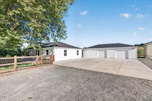 4785 Fern Valley Rd, Medford, OR 97504 - Photo 1