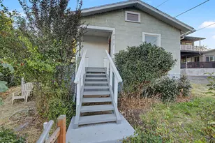 1012 N 8th St, Klamath Falls, OR 97601 - Photo 1