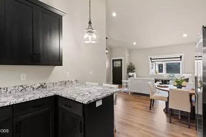 305 Moody Lane, Medford, OR 97501 - Photo 13