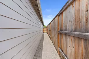 305 Moody Ln, Medford, OR 97501 - Photo 29