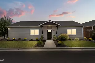 305 Moody Ln, Medford, OR 97501 - Photo 7