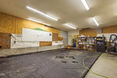 102 S Caves Avenue, Cave Junction, OR 97523 - Photo 17