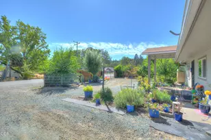 204 E Rosewood St, Grants Pass, OR 97527 - Photo 17
