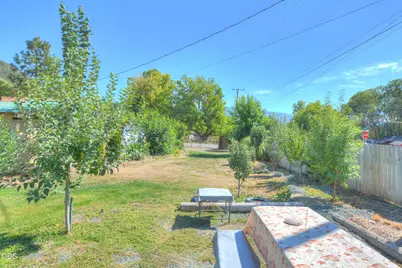 204 E Rosewood Street, Grants Pass, OR 97527 - Photo 5