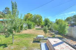 204 E Rosewood St, Grants Pass, OR 97527 - Photo 5