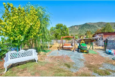 204 E Rosewood Street, Grants Pass, OR 97527 - Photo 3