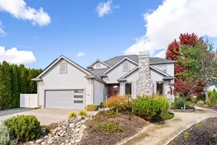 142 Prairie Landing Dr, Eagle Point, OR 97524 - Photo 1