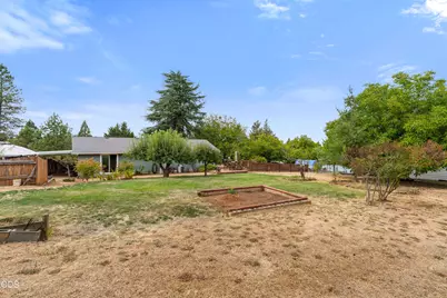 221 Village Lane, Grants Pass, OR 97527 - Photo 29