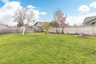 1646 Darin Dr, Grants Pass, OR 97527 - Photo 3