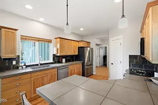 20256 Halfway Rd, Bend, OR 97703 - Photo 17