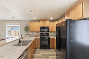 612 SE Gleneden Place, Bend, OR 97702 - Photo 11