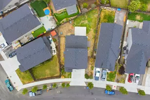 2981 NE Roxy Pl, Bend, OR 97701 - Photo 31