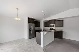 2981 NE Roxy Pl, Bend, OR 97701 - Photo 9