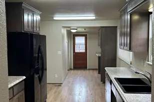 1216 Maple Park Dr, Medford, OR 97501 - Photo 7