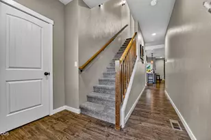 281 NW 29th St, Redmond, OR 97756 - Photo 11