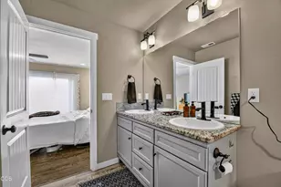 281 NW 29th St, Redmond, OR 97756 - Photo 23