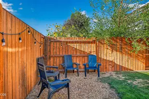 281 NW 29th St, Redmond, OR 97756 - Photo 35