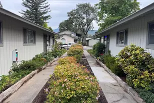 305 NE C St, Grants Pass, OR 97526 - Photo 5