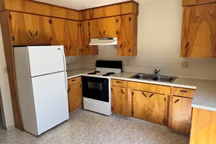 305 NE C St, Grants Pass, OR 97526 - Photo 17