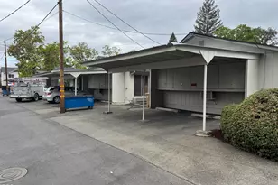305 NE C St, Grants Pass, OR 97526 - Photo 7