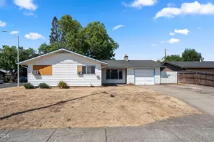 7675 Gladstone Ave, White City, OR 97503 - Photo 1