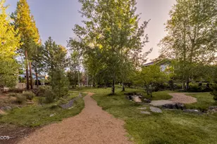 19052 Mt Shasta Dr, Bend, OR 97703 - Photo 11