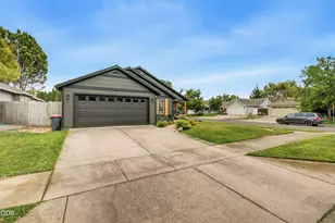 719 Nobility Dr, Medford, OR 97501 - Photo 3