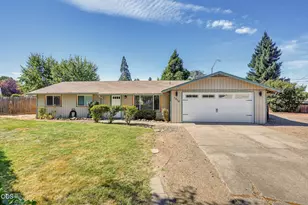 1210 Jasper St, Medford, OR 97501 - Photo 3