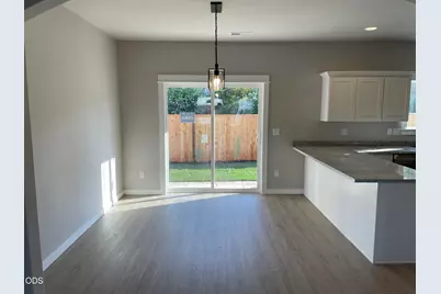 2211 Piazza Drive, Medford, OR 97501 - Photo 9