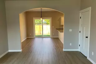 2211 Piazza Dr, Medford, OR 97501 - Photo 5