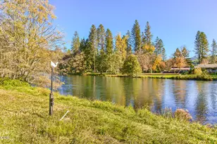 7266 Rogue River Dr, Shady Cove, OR 97539 - Photo 5