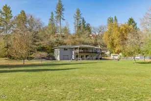 7266 Rogue River Dr, Shady Cove, OR 97539 - Photo 7