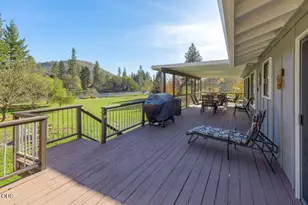 7266 Rogue River Dr, Shady Cove, OR 97539 - Photo 9