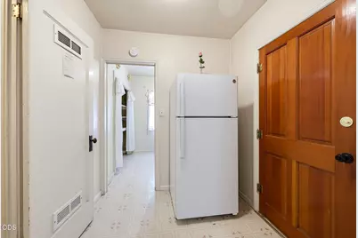 305 E Park Street, Grants Pass, OR 97527 - Photo 13