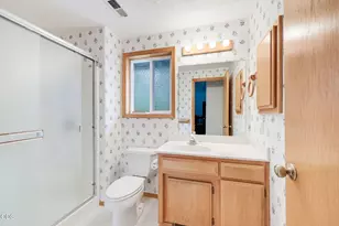 295 Wren Ct, Medford, OR 97501 - Photo 25