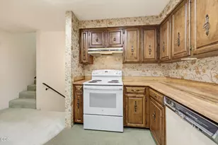 470 S Stoneham Cir, Medford, OR 97504 - Photo 17