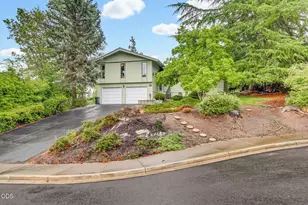 470 S Stoneham Cir, Medford, OR 97504 - Photo 1
