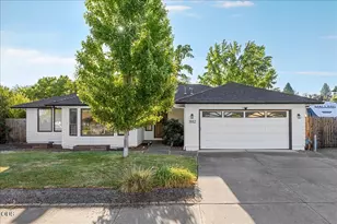 1882 Filmore Dr, Medford, OR 97504 - Photo 1