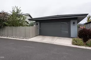 20671 SE Cougar Peak Dr, Bend, OR 97702 - Photo 29