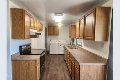 610 S 4th Street, Central Point, OR 97502 - Photo 9